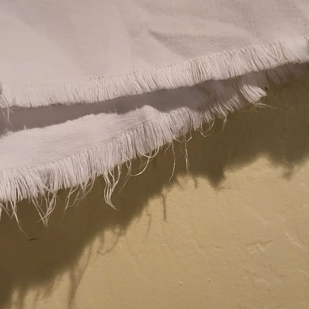 7 for all mankind  White Denim cut-offs with fringed hem Size 29 and Size 30 NWT - Picture 5 of 12